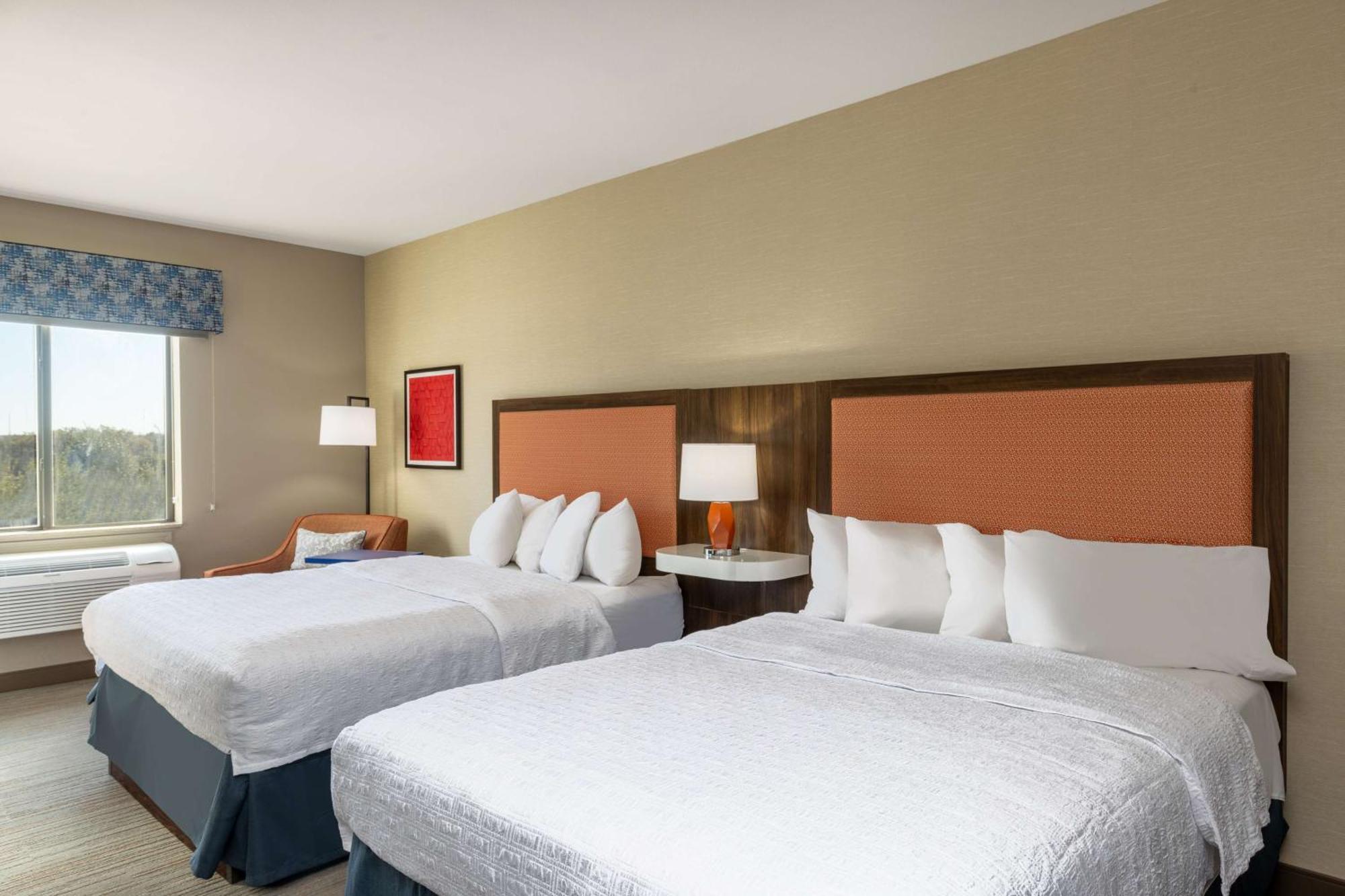 Hampton & Hotel